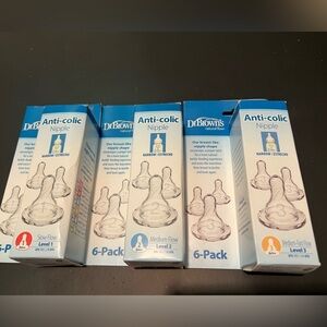 Dr browns bottle nipples size 1, 2, and 3 unopened and new